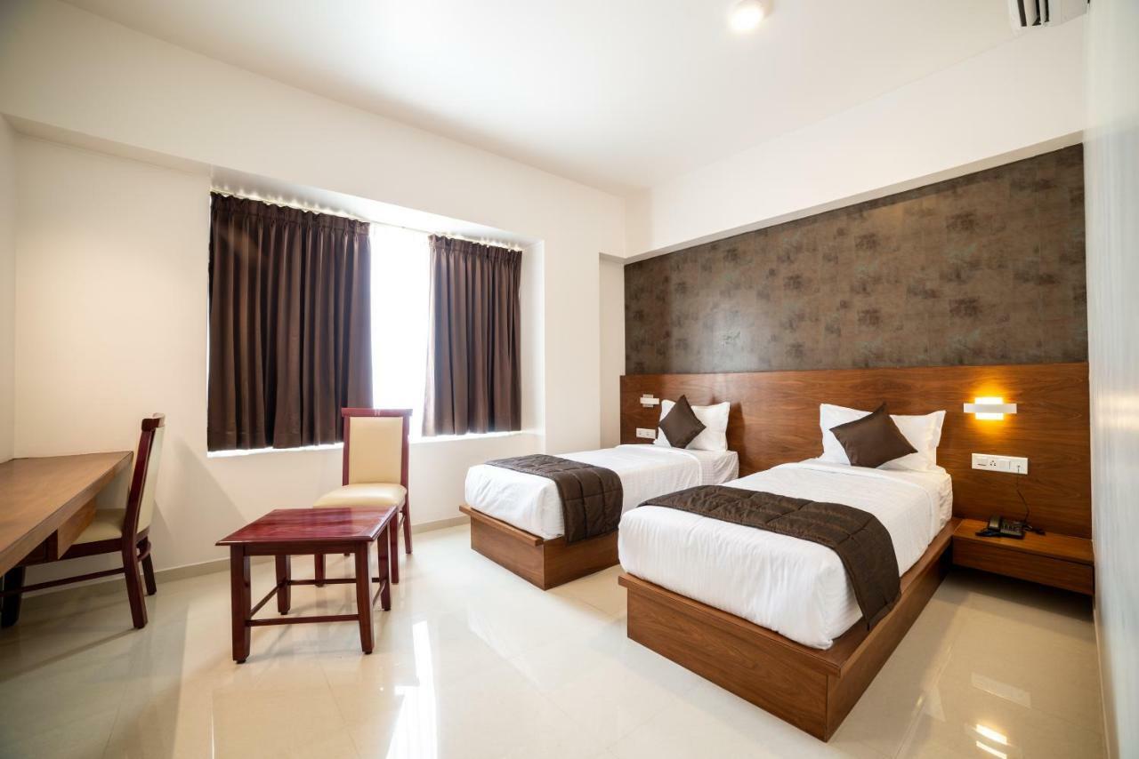 Heritage Inn Mysore Extérieur photo