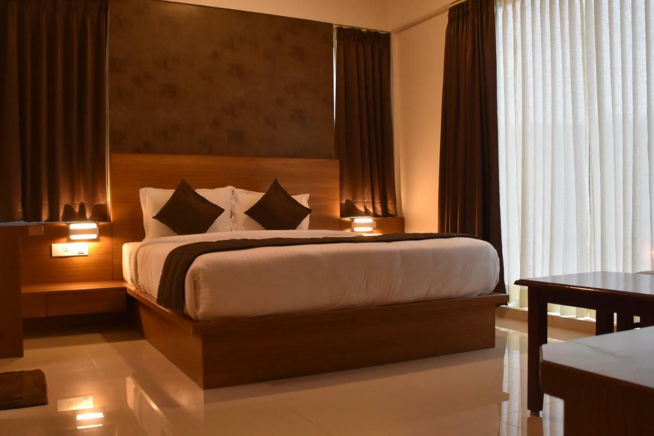 Heritage Inn Mysore Extérieur photo